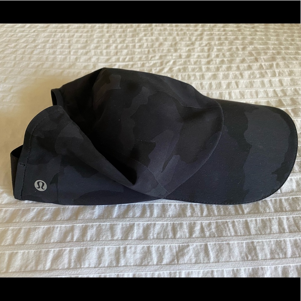 Lululemon fast and free hat one size in black camo